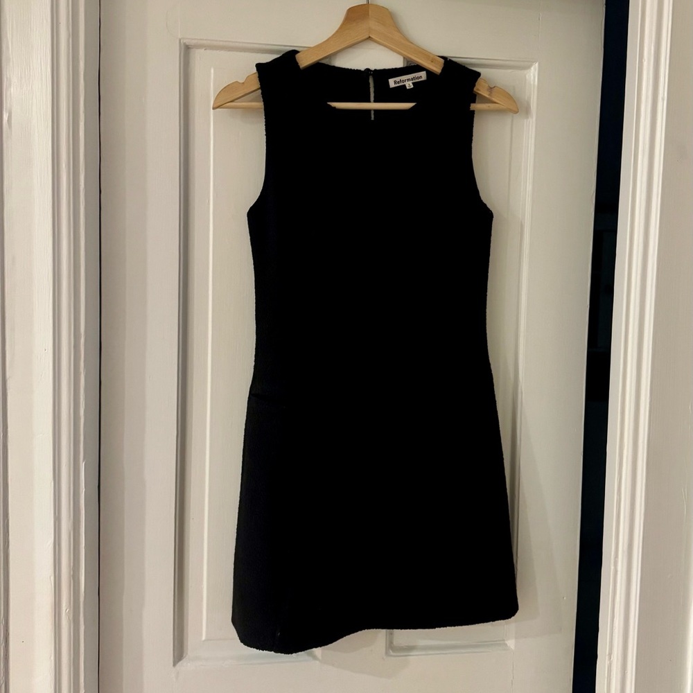 Elegant Black Sleeveless Dress